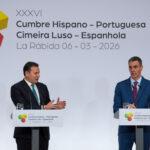 El presidente del Gobierno, Pedro Sánchez, y el Primer Ministro de Portugal, Luis Montenegro, durante la rueda de prensa